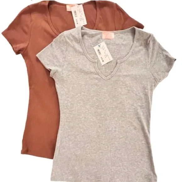 NWT- Set/2 Wishful Thinking Ribbed V-Neck T-Shirts Size: large - Picture 1 of 8